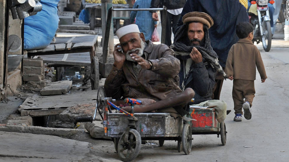 pakistan-phone-beggars