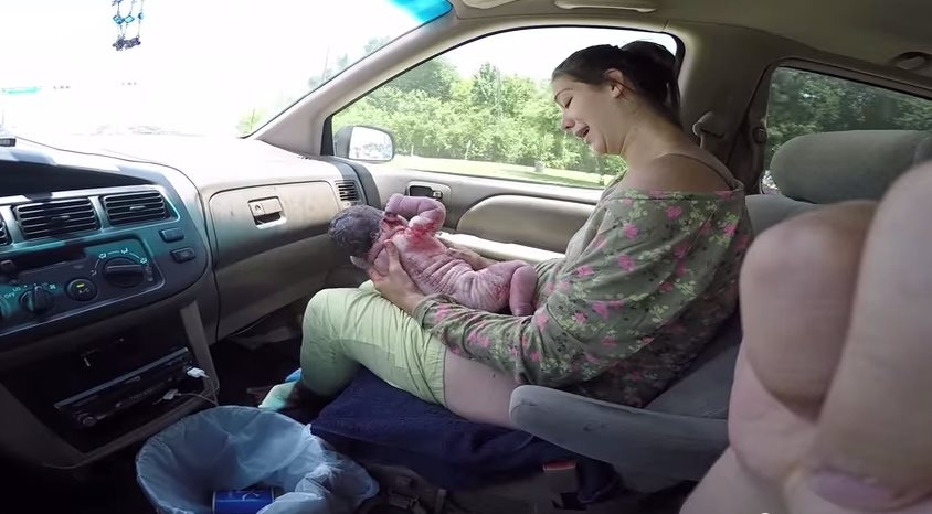 woman-gives-birth-car