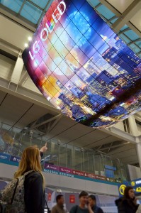 OLED Signage Incheon Airport_1