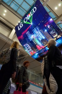 OLED Signage Incheon Airport_4