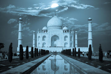 taj mahal at night