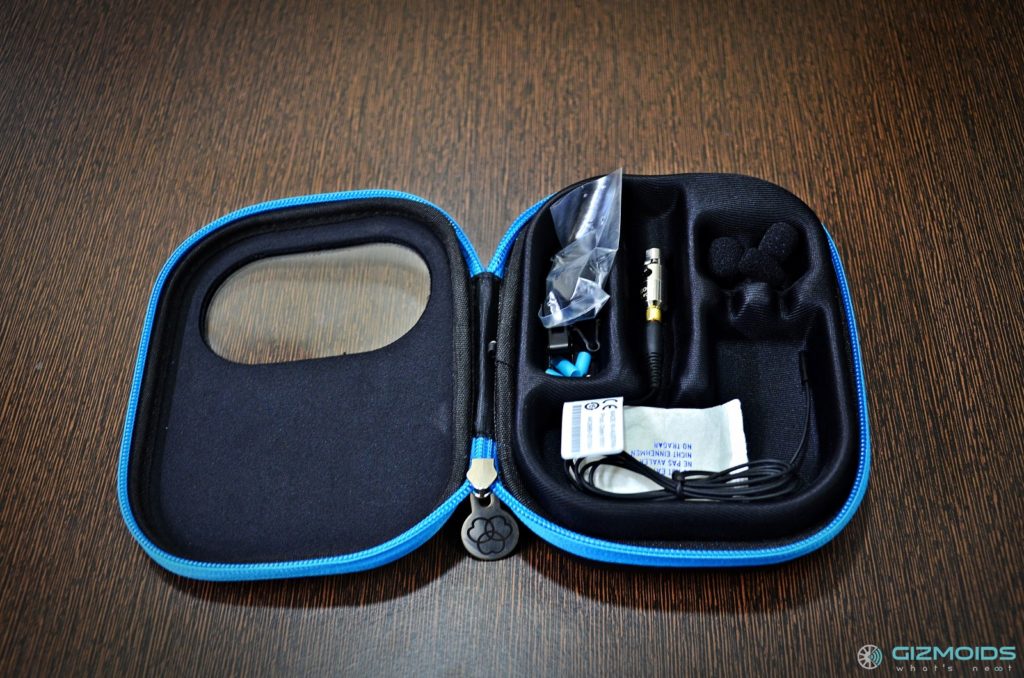 AKG RECEVER UNIT ZIP CASE OPEN